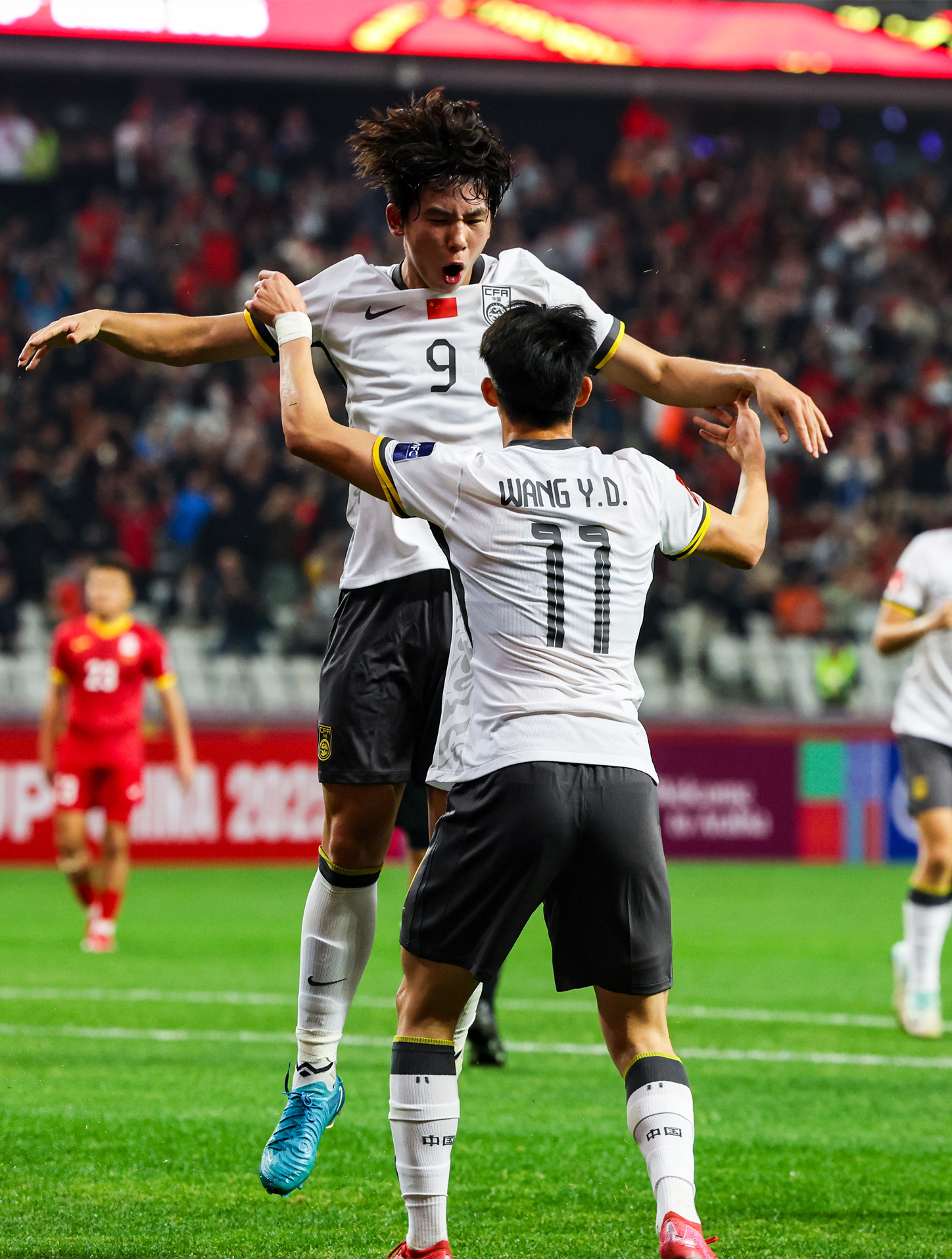 艾跃进尊严只在剑锋之上原话