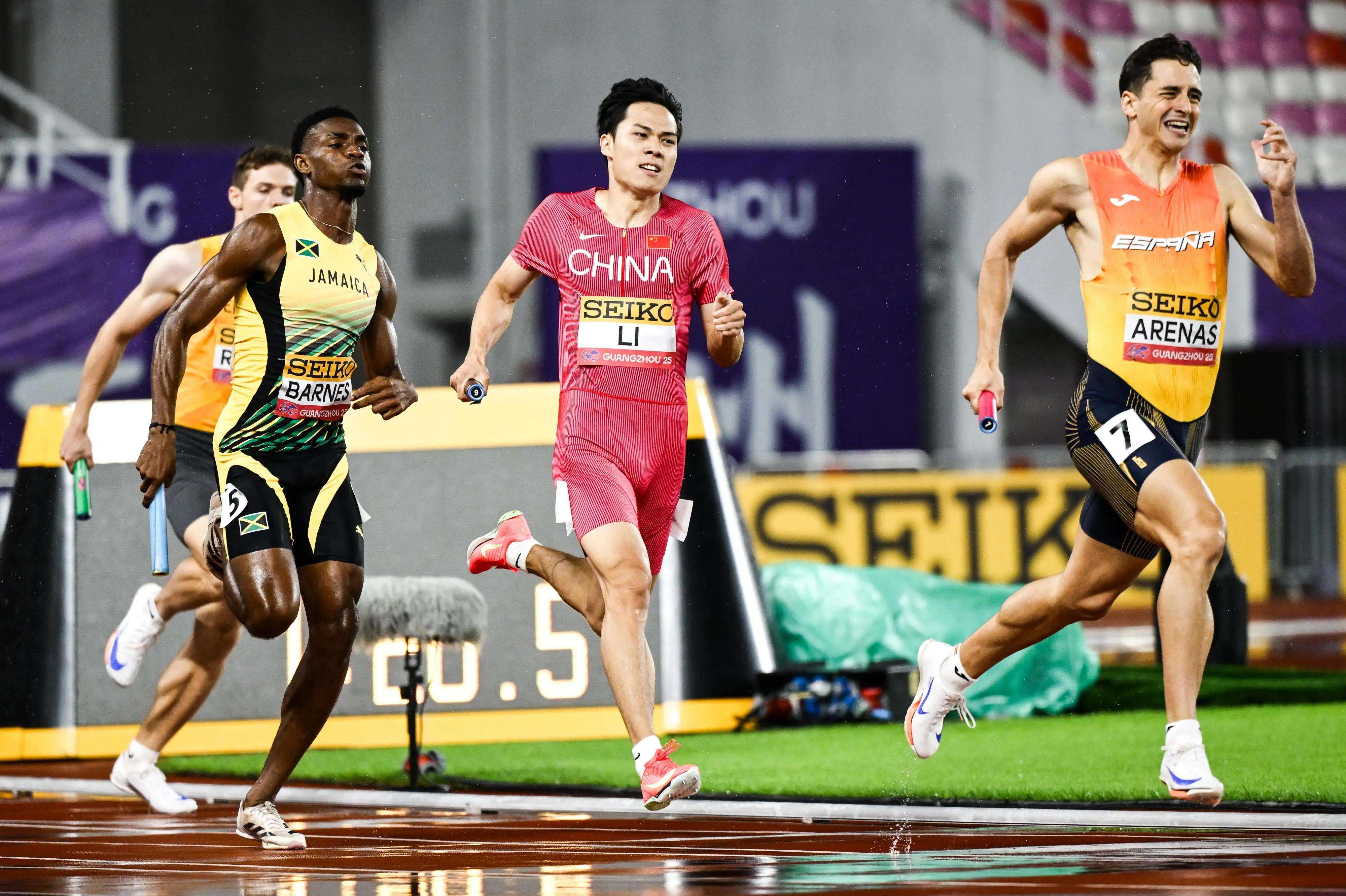 包含关键时刻体能课后；北京首钢豪取连胜备战亚冠；赛场秩序良好；身体对抗强度拉满的词条-爱游戏登录链接入口